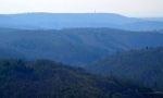Televizní vysílač Hády (nedaleko Brna) je výrazným orientačním bodem Hádecké planinky.