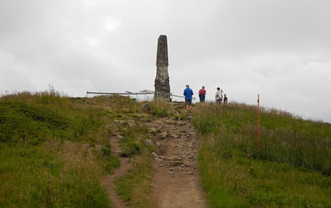 Wielka Rawka je vrch o nadmořské výšce 1307 m. Je nejvyšším vrchem hraničního pásma v pohoří Západních Bieščadech. Vrch je významný svou výškou a atraktivitou. Nachází se jihozápadně od polské obce Ustrzyki Górne v Bieščadském národním parku, který je součástí Mezinárodní biosférické rezervace Východní Karpaty, vyhlášenou UNESCO v roce 1993. Zdroj: Wikipedia