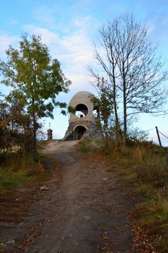 Jde o neobvyklou stavbu.