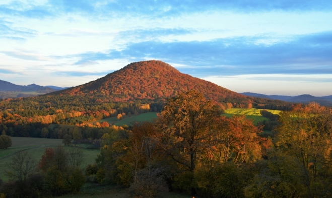 Růžovský vrch (619 m n. m.) je nejvyšším vrcholem Českého Švýcarska.