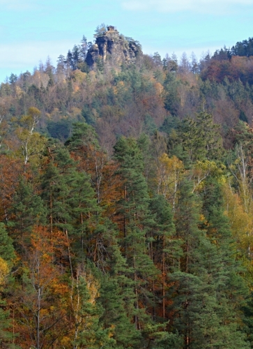 Rudolfův kámen od Purkartické silnice.