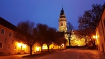 Z baru jsem uprchl právě včas, abych zažil krumlovské stmívání...