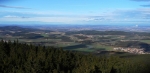 Hřebeny Blanského lesa tvoří podkovu, v níž leží Křemžská kotlina.