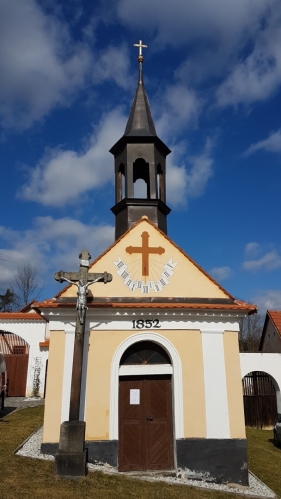 Kaple v Švejcarově Lhotě.