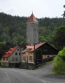 Hrad Nejdek byl založen zřejmě ve 14. století, připomínán roku 1341 za Petra Plika, jehož potomci hrad vlastnili do roku 1405, od polovině 15. století Šlikové. Ti jej roku 1602 prodali Bedřichu Kolonovi z Felsu, jehož potomkům zkonfiskován a prodán Černínům. Za třicetileté války vyhořel. Zachována hranolová věž na skalnatém ostrohu nad kostelem; roku 1831 sneseno poslední patro a změněna ve zvonici. (www.mapy.cz)