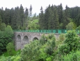 Železniční viadukt u nádraží v Perninku...