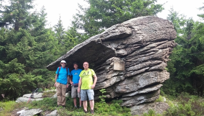 Skála na vrcholu Maruša (1043 m n.m.) - vedlejší vrcholy. 