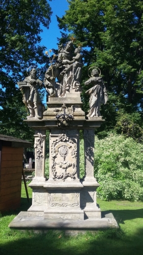 Sousoší sv. Rodiny se sv. Jáchymem a sv. Annou.