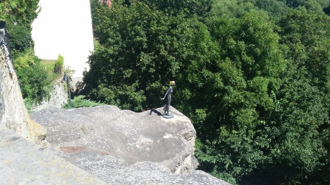 Na vyhlídce stojí socha Alegorie Metuje od sochaře Olbrama Zoubka z roku 2006.