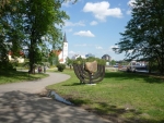 Pohled na památník a kostel sv. Markéty