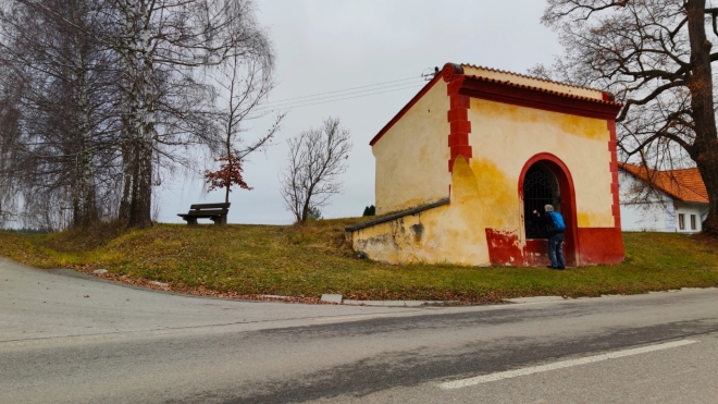 Devatenácté zastaveni křížové cesty. 