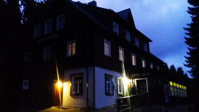 Při návratu z Lesní hory u Hotelu Děvín. 