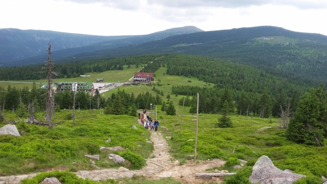 Špindlerova bouda a hraniční hřeben k Vysokému kolu. 