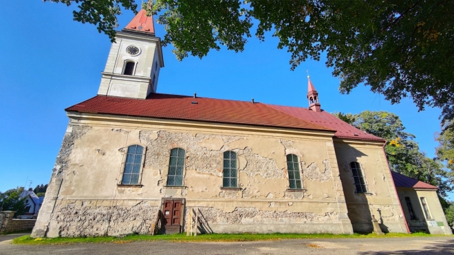 Kostel sv. Jana Křtitele v Polubném. 