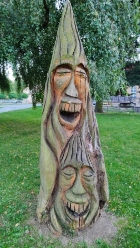 Dřevěná socha u Smědé. 