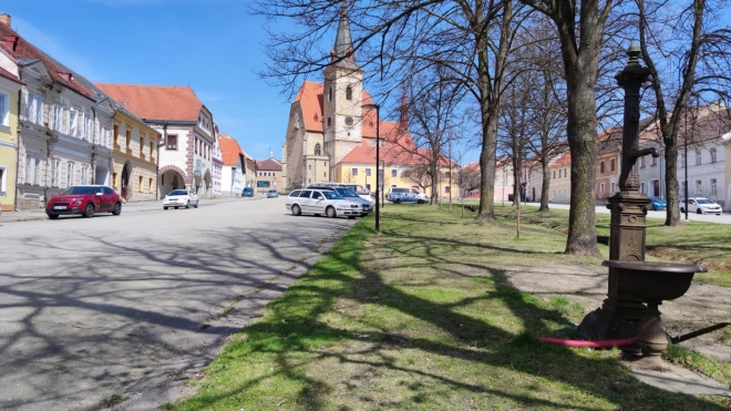 Chvalšiny zdobí kostel sv. Máří Magdaleny. 