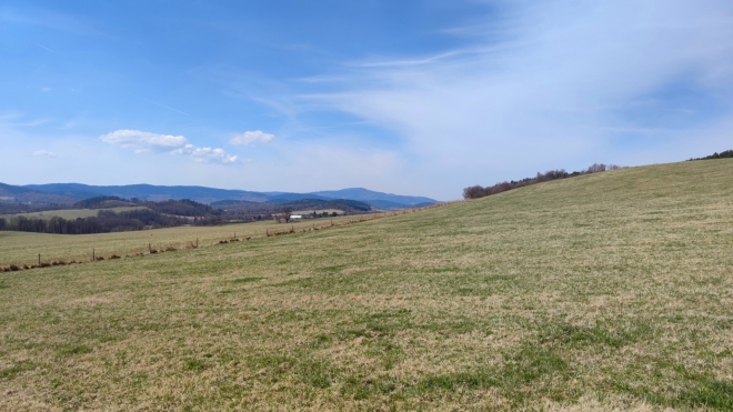 Krajina u obce Lazce.