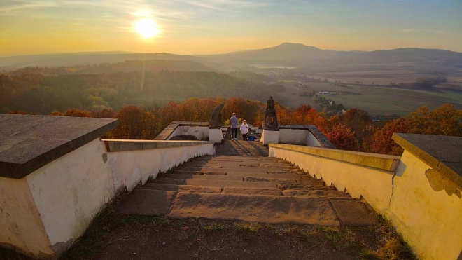 Pohled do Českého středohoří. 
