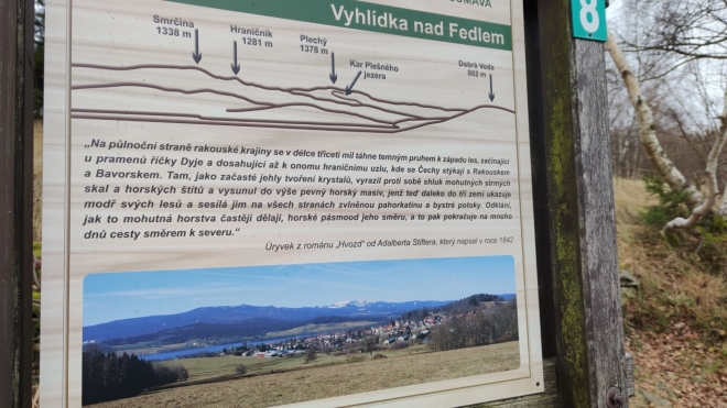 Odhlédneme jen na hraniční hřeben Smrčiny a Trojmezné.
