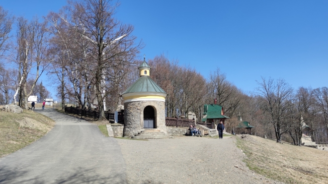 Kaple Božího hrobu a Jurkovicova křížová cesta. 