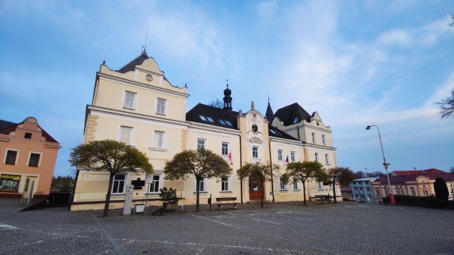 Radnice z přelomu 18. a 19. století. 