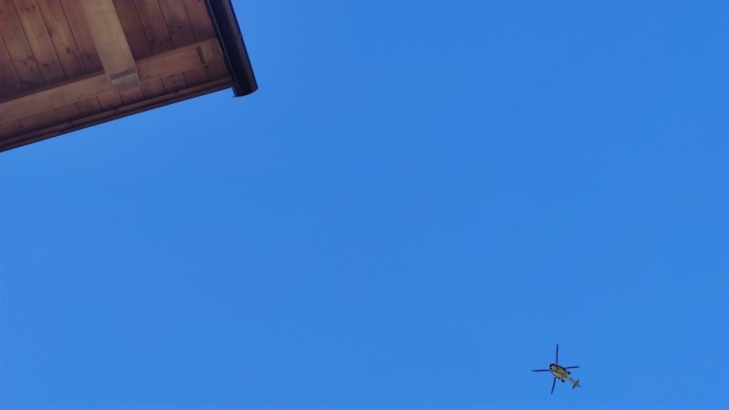 K Marmoladě stále míří vrtulníky záchranářů. 