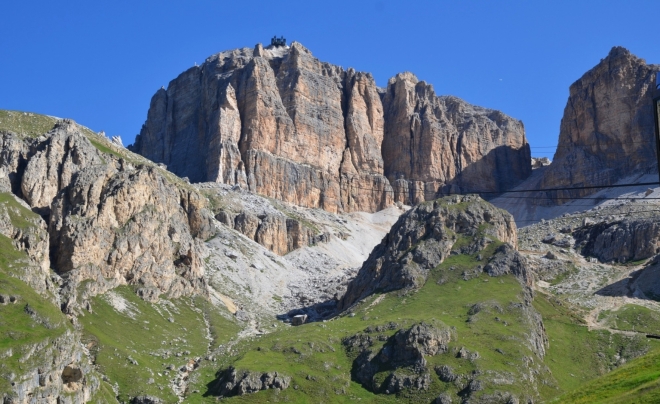 Sasso Pordoi ze sedla. 
