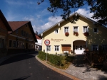 a starý Tyrolský dům, kde se dobře i levně vaří, to jsou naše poslední zastávky asi letos posledního vícedenního putování po horách.