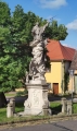Sousoší sv. Jana Nepomuckého. 
