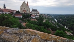 Kostel sv. Mikuláše od rotundy. 