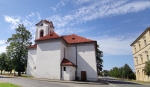 Kostel sv. Kateřiny v Ke stanech byl upraven v letech 1712-14, dnešní podoba pochází z 18. a 19. století, v roce 1862 byla přistavěna věž. Interiér je barokní, nachází se zde např. obraz Černé Madony Kolínské, obraz Panny Marie Karlovské nebo vyřezávaná křtitelnice. (www.mapy.cz) 