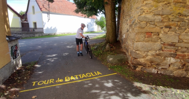 Start Tour de Battaglia je nyní v Záboří. 