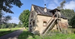 Hájovna Pod sedmi štíty byla loveckým zámečkem, který nechal postavit majitel místních lesů kníže Clary-Aldrigen z Teplic. Po roce 1945 byl objekt znárodněn a do dneška se dochovala pouze stáj. (www.mapy.cz) 