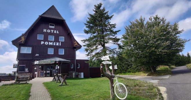 Hotel Pomezí u Cínovce. 