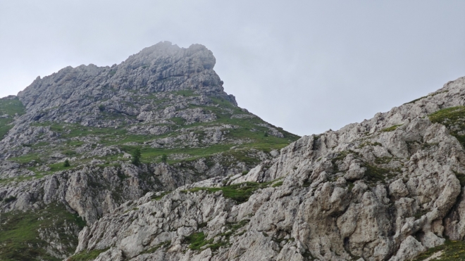 Mezitím Roman s Lukášem stoupají k vrcholu Cima di Coldei (2 403 m n. m.).