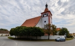 Kostel sv. Linharta v Oslově. Původně gotický kostel, jako farní je uváděn r. 1353. Z gotické stavby se zachovala jižní část lodi, část presbytáře a věž. Ve 2. polovině 18. stol. významně rozšířen a upraven. Jednolodní stavba s pravoúhlým presbytářem a mohutnou věží. (www.mapy.cz)