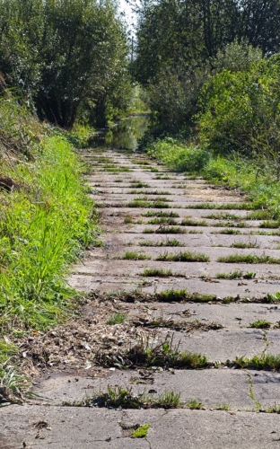 Panelová cesta.