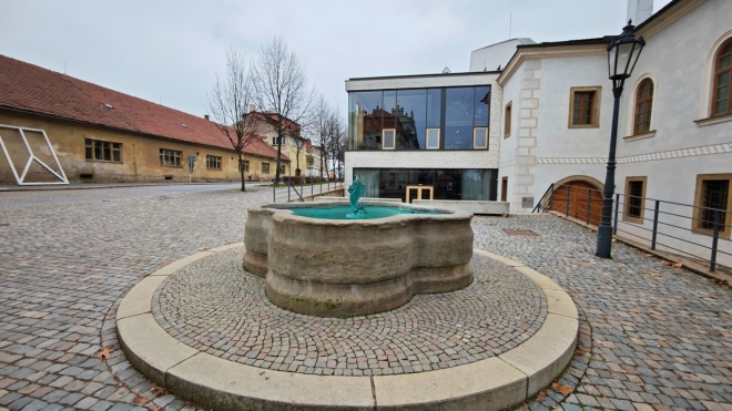 Kašna na náměstí Václava Havla.