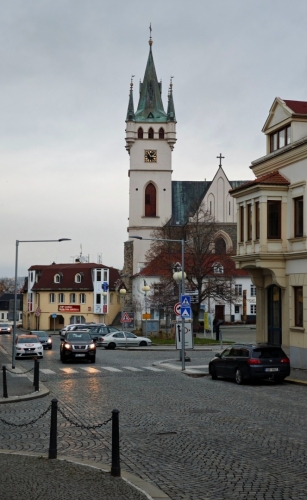 Vyhlídková věž se nachází na kostele sv. Mikuláše na náměstí v Humpolci. Je vysoká 55 m a cestou do věže musíte zdolat 115 schodů. Ve třech mezipatrech se můžete zastavit a něco se dozvědět o historii města a kostela. (www.mapy.cz)