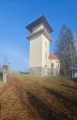 Zvláštní spojení dvou stavebních slohů - k rotundě - kapli sv. Václava - je přistavěna hranatá věž s vyhlídkovým ochozem. Kaple byla dostavěna a vysvěcena v roce 1936. Do výšky věže (12 metrů) už dorostly okolní stromy, a proto výhled z ní je zúžen v podstatě jen na krajinu kolem Vimperka. Rozhledna je volně přístupná. (www.mapy.cz)