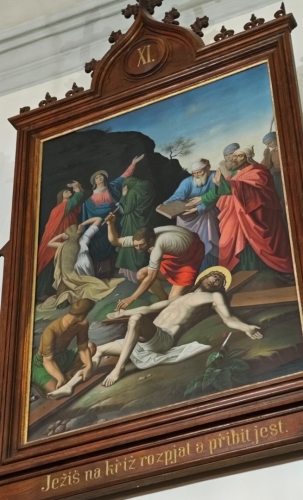 Uvnitř kostela spatříme dnes již třetí křížovou cestu...