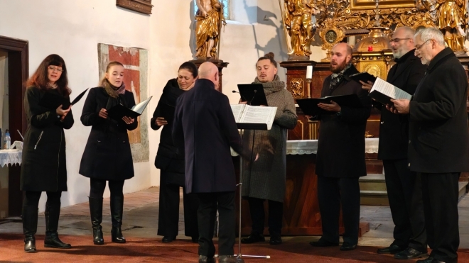 Středověké písně zapěla skupina Dyškanti a bylo to moc příjemné zakončení magické první adventní neděle. 