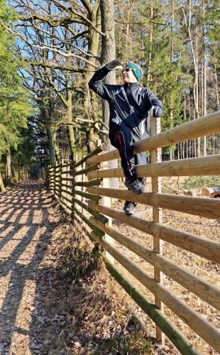 Na přechodu.