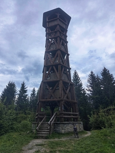 Dřevěná rozhledna Miloňová byla postavena v roce 2012. 