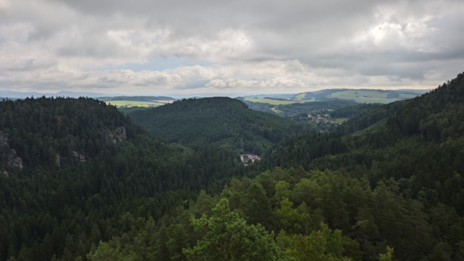 Výhled ke Křížovému vrchů, který bude našim dalším cílem.