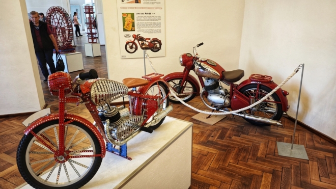 Motocykl Pérák.