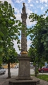 Památkově chráněné barokní dílo zhotovené sochařem Janem Brokofem v roce 1707. Jedná se o třístupňový podstavec s korintským sloupem, na jehož vrcholu je posazena socha Panny Marie s pozlacenou korunou a mečem. (Mapy.com)