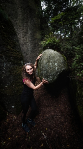 Podle Moniky jde o zkamenělou hlavu dinosaura.