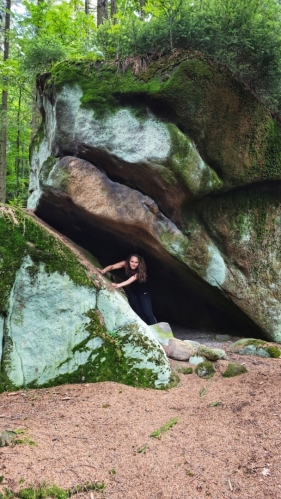 V Polických skalách.