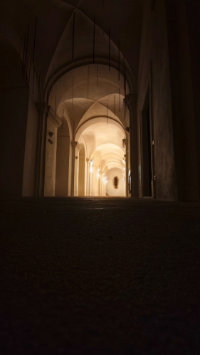 Klášterní chodba.